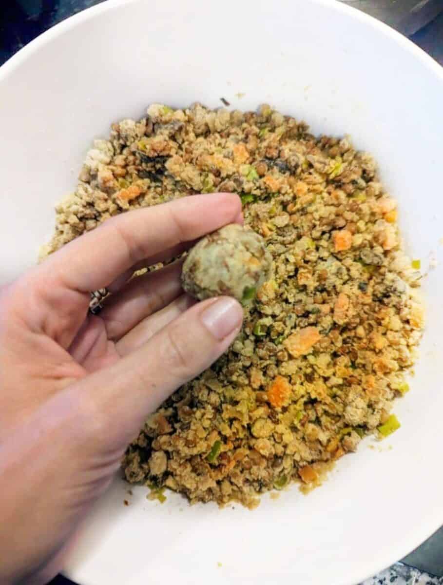Perfectly rolled lentil meatballs from the combined mixture.